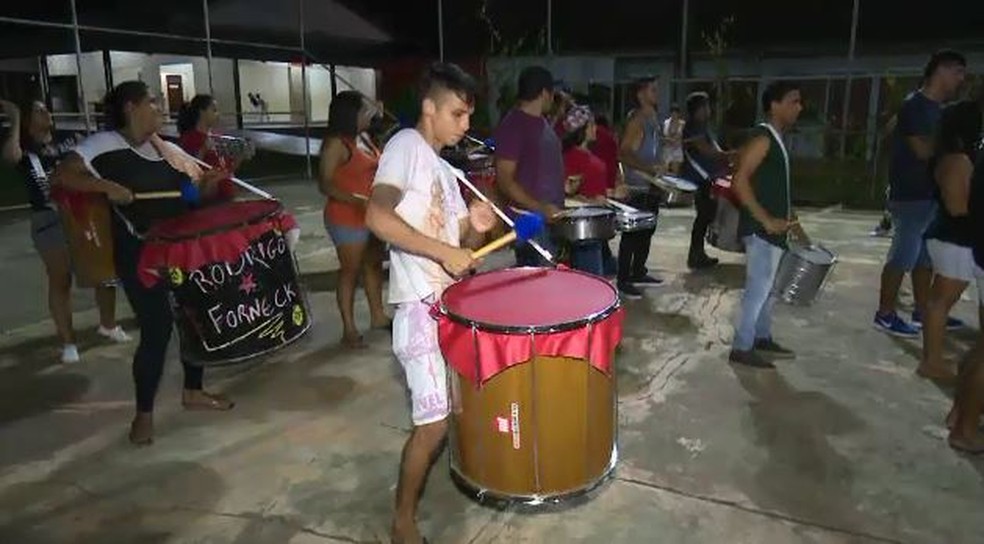 Em resposta à fala de ministro, bloco de carnaval no AC faz enredo sobre preservação do meio ambiente e Chico Mendes — Foto: Reprodução/Rede Amazônica Acre
