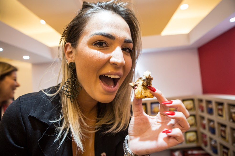 Promoter da Siena Alimentos, Vanessa Fernandes, durante o salão do panetone — Foto: Fabio Tito/G1
