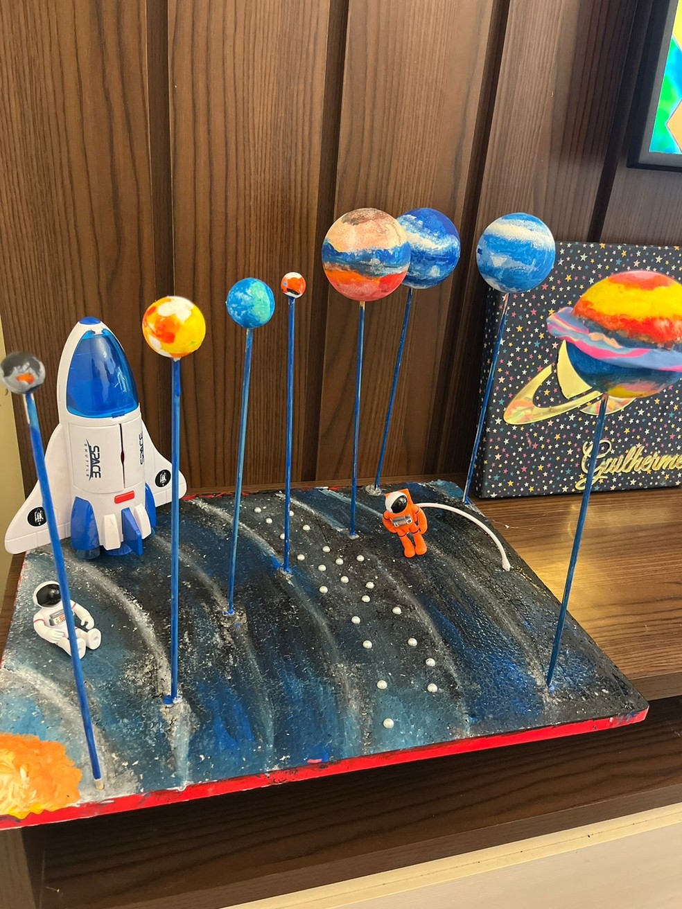 Menino montou maquete para fazer apresentação na escola  — Foto: Arquivo pessoal 