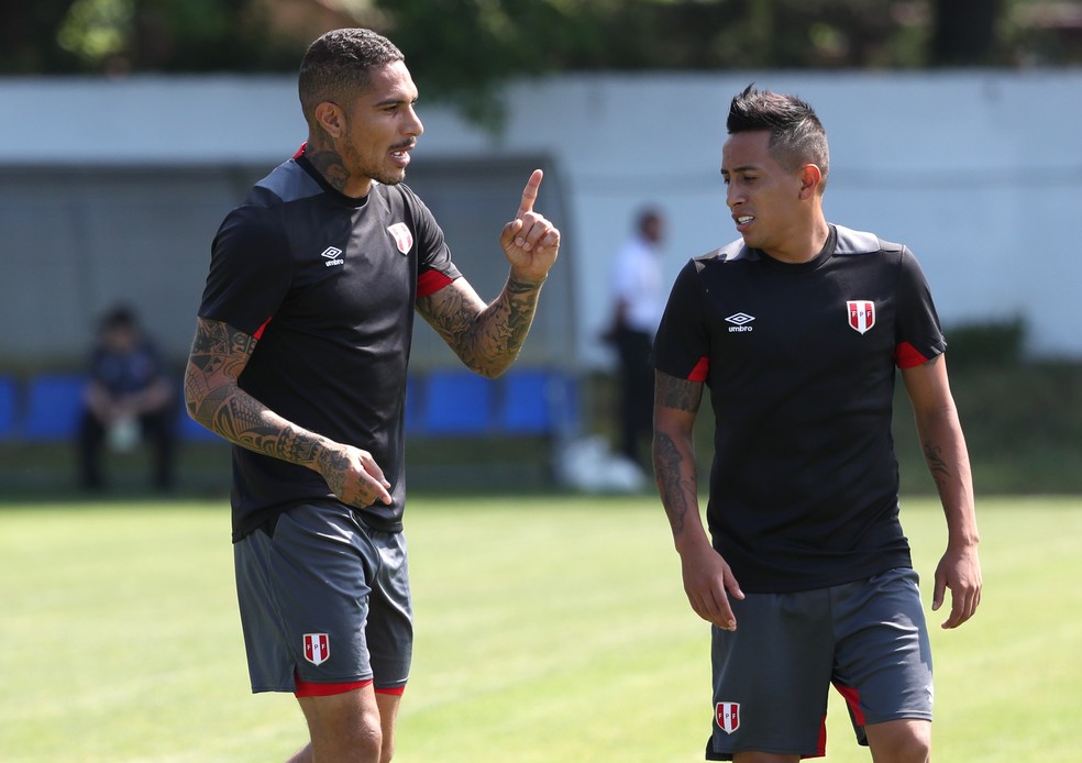 Paolo Guerrero e Christian Cueva estão na pré-lista do Peru para a Copa América — Foto: Reuters