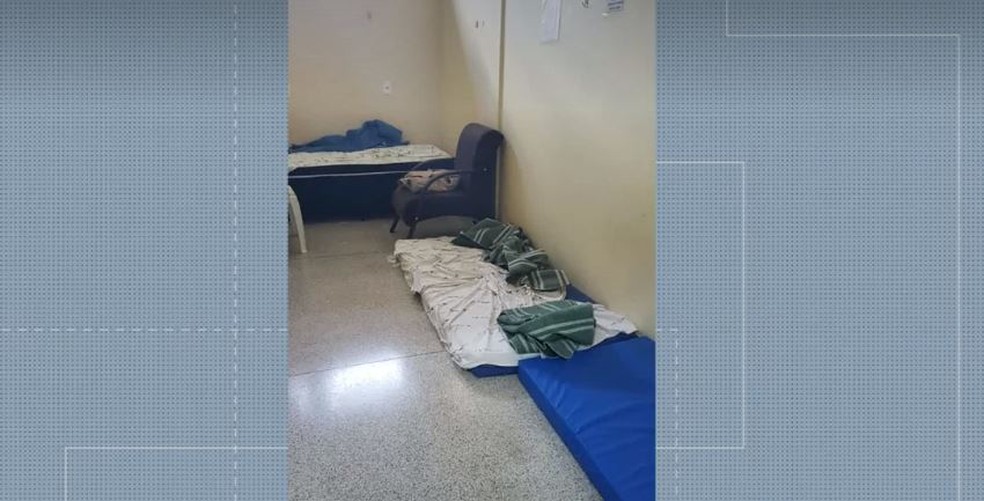 Profissionais da sa&uacute;de estariam dormindo em colch&otilde;es no ch&atilde;o em Rio Claro &mdash; Foto: Reprodu&ccedil;&atilde;o/EPTV