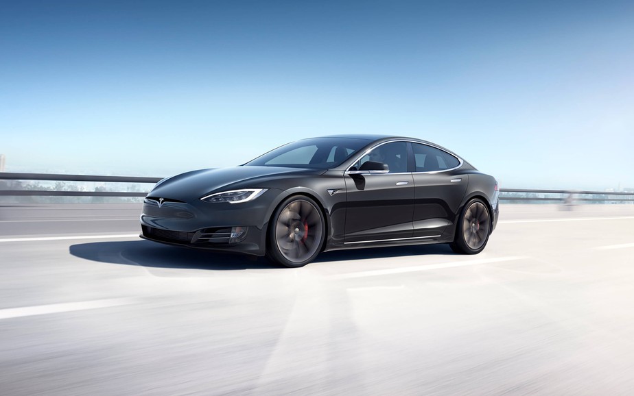 Tesla Model S terá versão com autonomia superior a 640 km, mas cientistas querem aumentar o poder das baterias