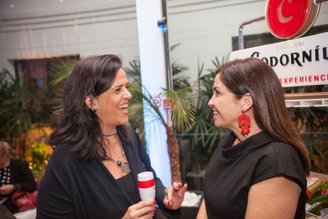 Paula de Lima Azevedo, da Sweet Brazil Chocolates, e Cláudia Pixu, editora executiva de Casa e Comida