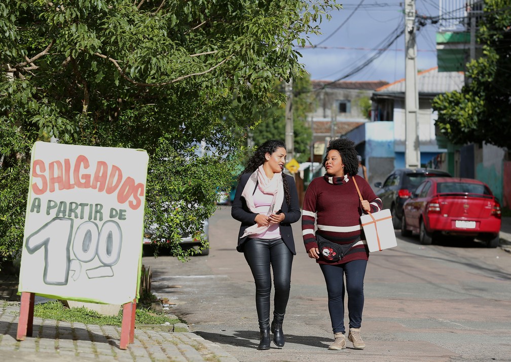 Sthefanny e Ediléa em meio ao desemprego e a necessidade de colocar comida na mesa, resolveram empreender — Foto: Giuliano Gomes/PR Press