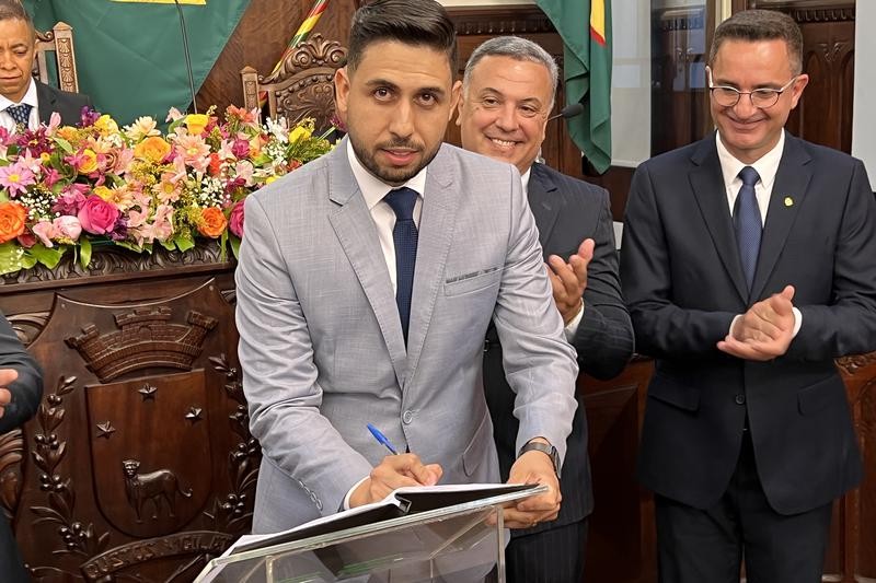 Presidência e nova mesa diretora da Câmara de Bauru tomam posse para biênio 2023-2024 