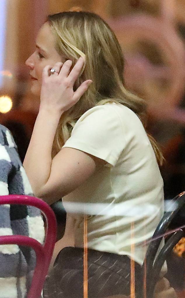 Jennifer Lawrence exibe anel de noivado (Foto: Reprodução / Instagram)