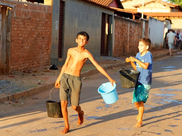 G1 - Moradores de Pai Pedro, Minas Gerais, pedem por água doce - notícias  em Grande Minas