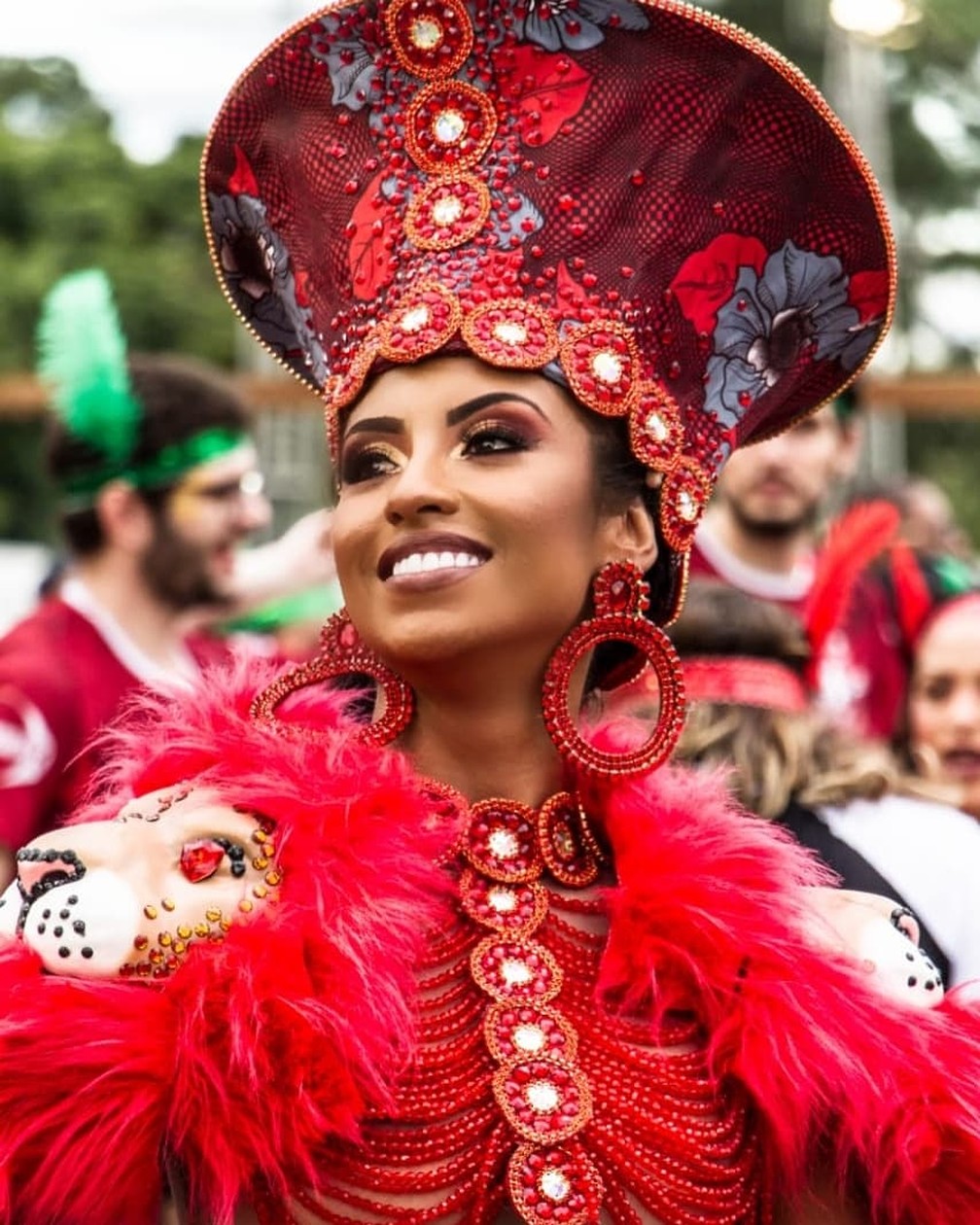 Karoline Moraes é rainha da escola de samba Mocidade Unidos da Mooca — Foto: Eduardo Schwartzberg/Divulgação