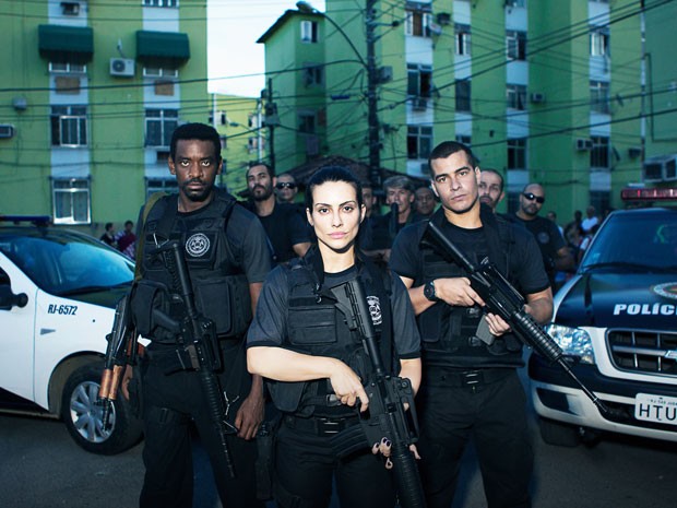 A partir da esquerda: Fabrício Boliveira, Cleo Pires e Thiago Martins em cena do filme 'Operações especiais', que estreia em 15 de outubro (Foto: Divulgação)