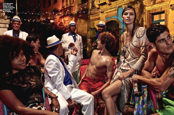 Amanda Wellsh e Aline Weber por Giampaolo Sgura para Vogue Brasil Novembro 2014  (Foto: Arquivo Vogue)