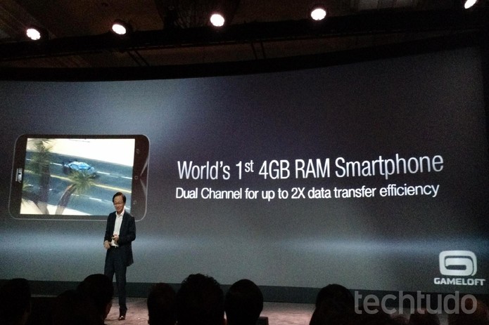 O ZenFone 2 tem surpreendentes 4 GB de RAM (Foto: Isadora Díaz/TechTudo)