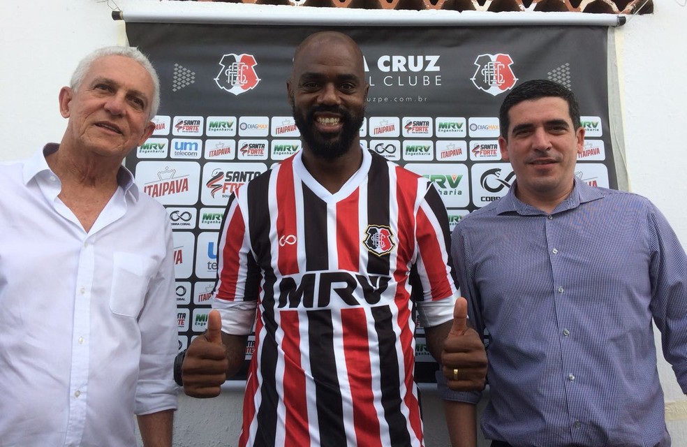 Grafite renova contrato com o Santa (Foto: Lucas Liausu )