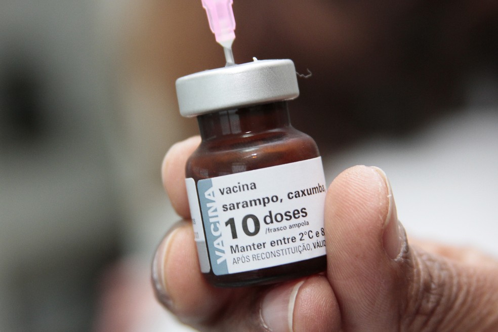 Vacina contra sarampo está disponível no SUS (Foto: Cristine Rochol/PMPA)