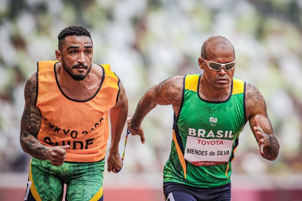 Daniel Mendes da Silva e o guia Wendel Silva  — Foto: Wander Roberto/CPB