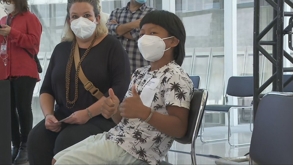 Primeira criança vacinada contra a Covid no Brasil — Foto: Reprodução/TV Globo