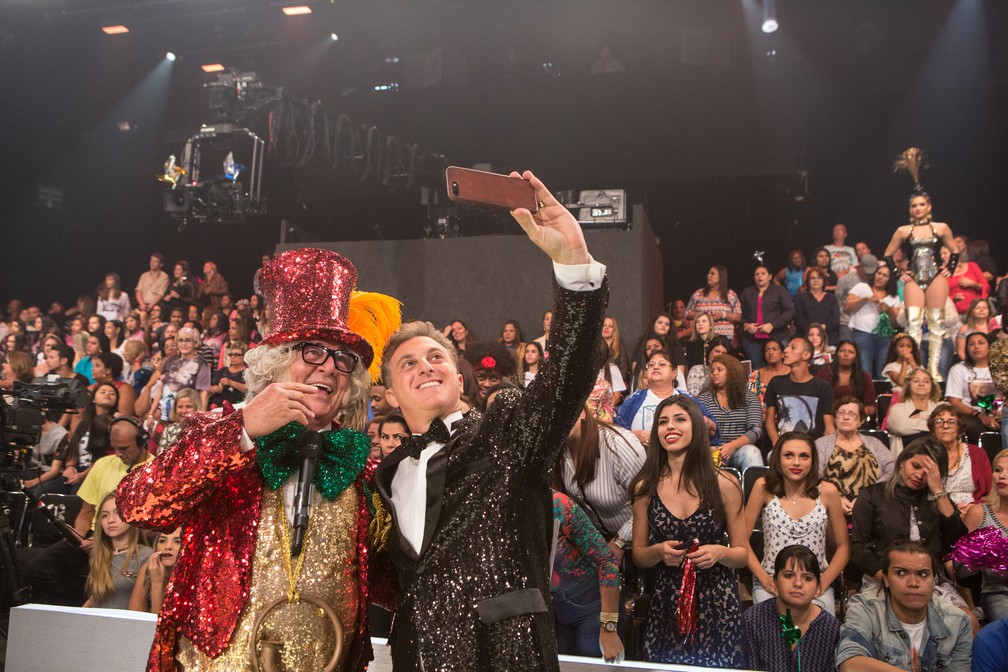 Luciano Huck faz 'aquele' registro épico ao lado do guerreiro! (Foto: Felipe Monteiro/TV Globo)