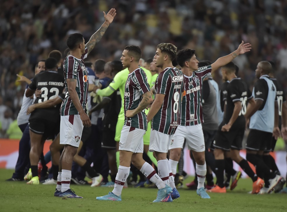 Análise: Fluminense quase repete roteiro do jogo com o Olimpia, e classificação não apaga péssima atuação