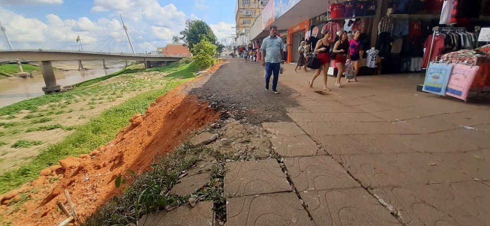 Prefeitura fez um trabalho paleativo no Calçadão Raimundo Escócio, em Rio Branco — Foto: José Rodinei/Rede Amazônica Acre