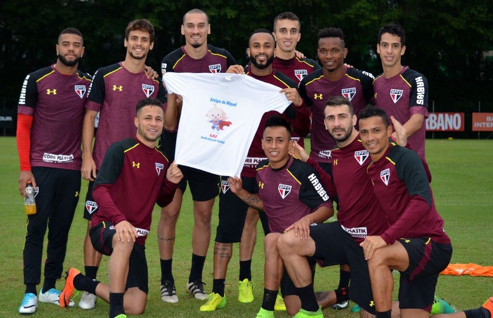 Volante mobiliza elenco do tricolor a ajudar criança com doença rara