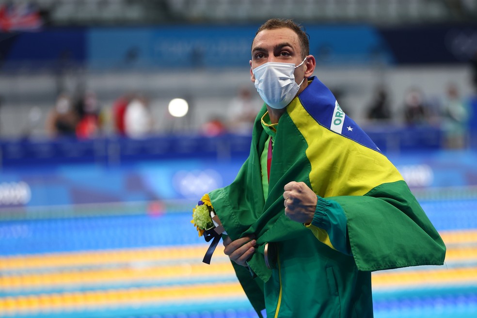 Fernando Scheffer leva o bronze nos 200m livre masculino na natação dos Jogos de Tóquio — Foto: REUTERS/Aleksandra Szmigiel
