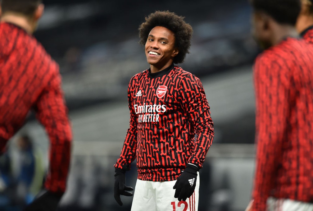 Pai de Willian não descarta volta de jogador ao Corinthians: