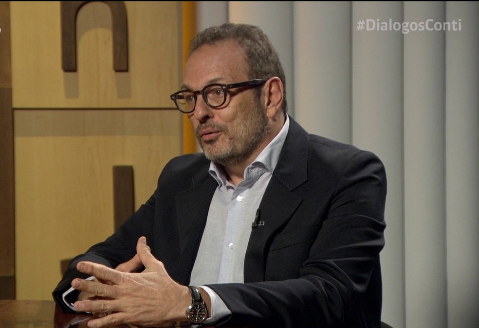 Luiz Schwarcz em entrevista para Mario Sérgio Conti — Foto: GNEWS