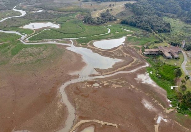 Baixo nível de represas que abastecem Curitiba tem limitado a oferta de água aos moradores (Foto: Agência de Notícias do Paraná)