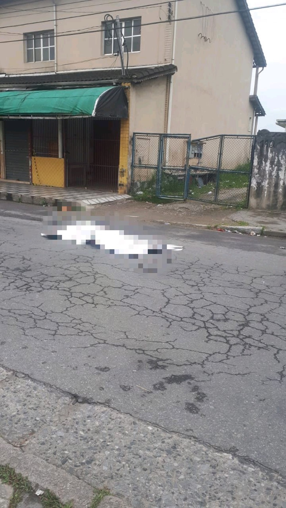 Criminoso matou quatro pessoas e cometeu suicídio em seguida, em São Vicente — Foto: G1 Santos