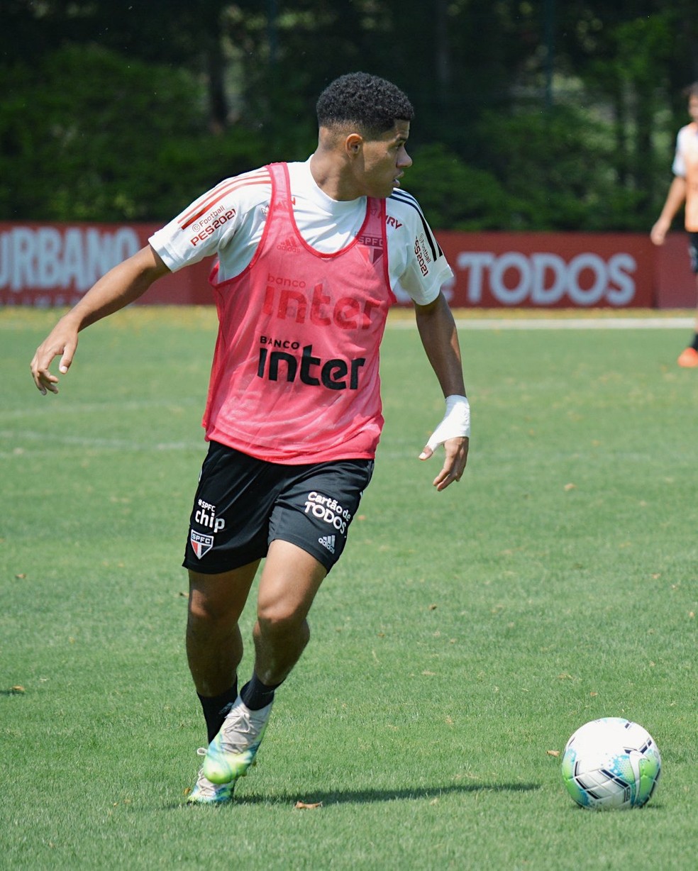 Gabriel Sara em treino do São Paulo — Foto: Divulgação São Paulo