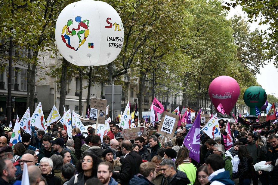 Organizadores estimam que 40 mil franceses protestaram contra a reforma da Previdência em Paris nesta quinta-feira