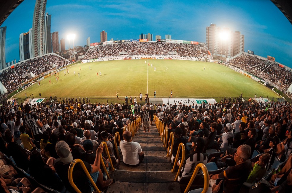 Estádio Frasqueirão: apenas torcedores do ABC no sábado — Foto: Bia Azevedo