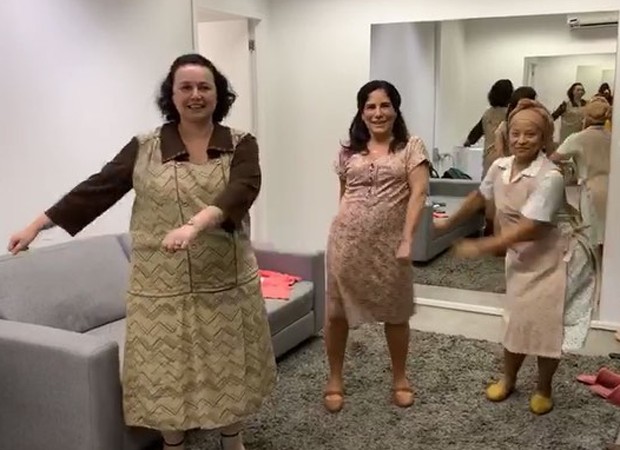 Gloria Pires faz dancinha com Kelzy Ecard e Virgínia Rosa (Foto: Reprodução Instagram)