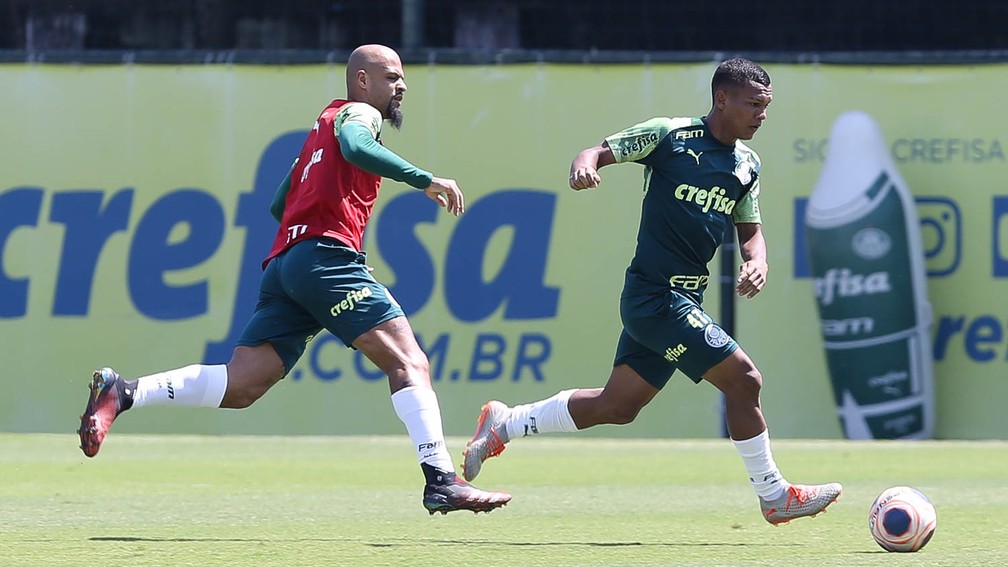 Gabriel Veron durante treinamento do Palmeiras, na Academia de Futebol — Foto: Cesar Greco / Ag. Palmeiras
