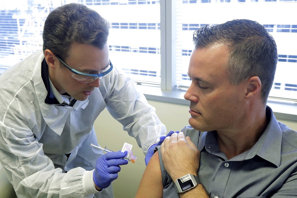 Foto de arquivo mostra um teste de vacina contra o coronavírus — Foto: Ted S. Warren/AP