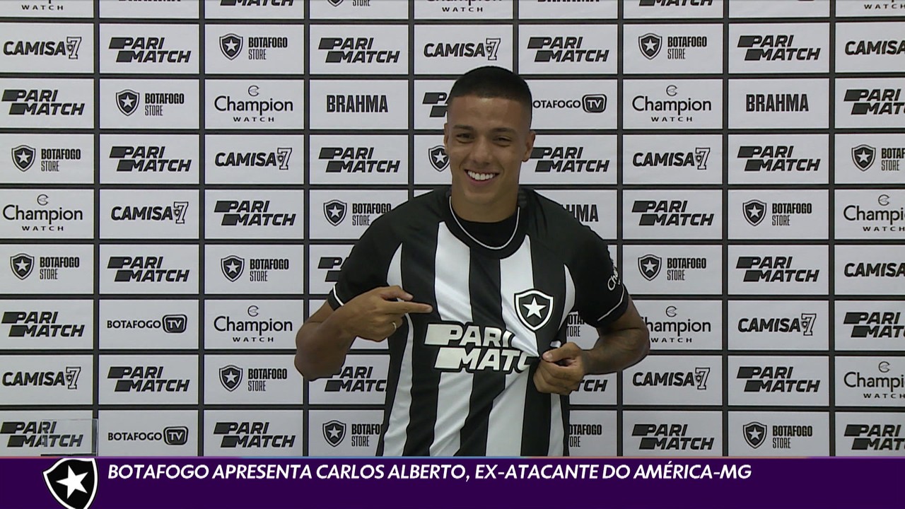 Botafogo apresenta Carlos Alberto, ex-atacante do América-MG