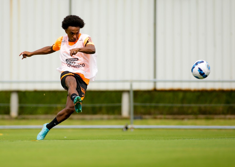 Willian se sente em casa, tem apoio da família e não quer deixar o clube