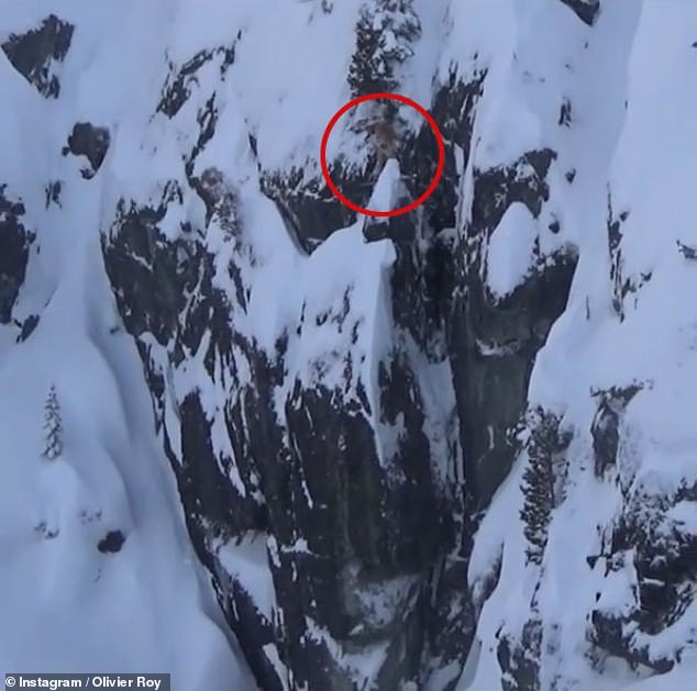 Snowboarder fica preso em penhasco por duas horas após prancha enroscar em pedras (Foto: Reprodução / Instagram)