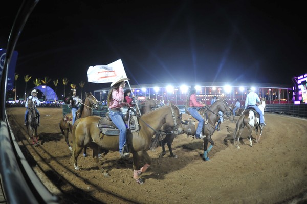 Vitória de peão índio e 'feminejo' embalam última noite do Rodeio de  Jaguariúna, Rodeio de Jaguariúna 2017