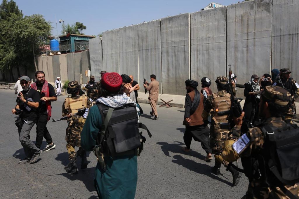Talibã ataca manifestação pelos direitos das mulheres em Cabul, Afeganistão, em 4 de setembro de 2021. (Foto: Getty Images)
