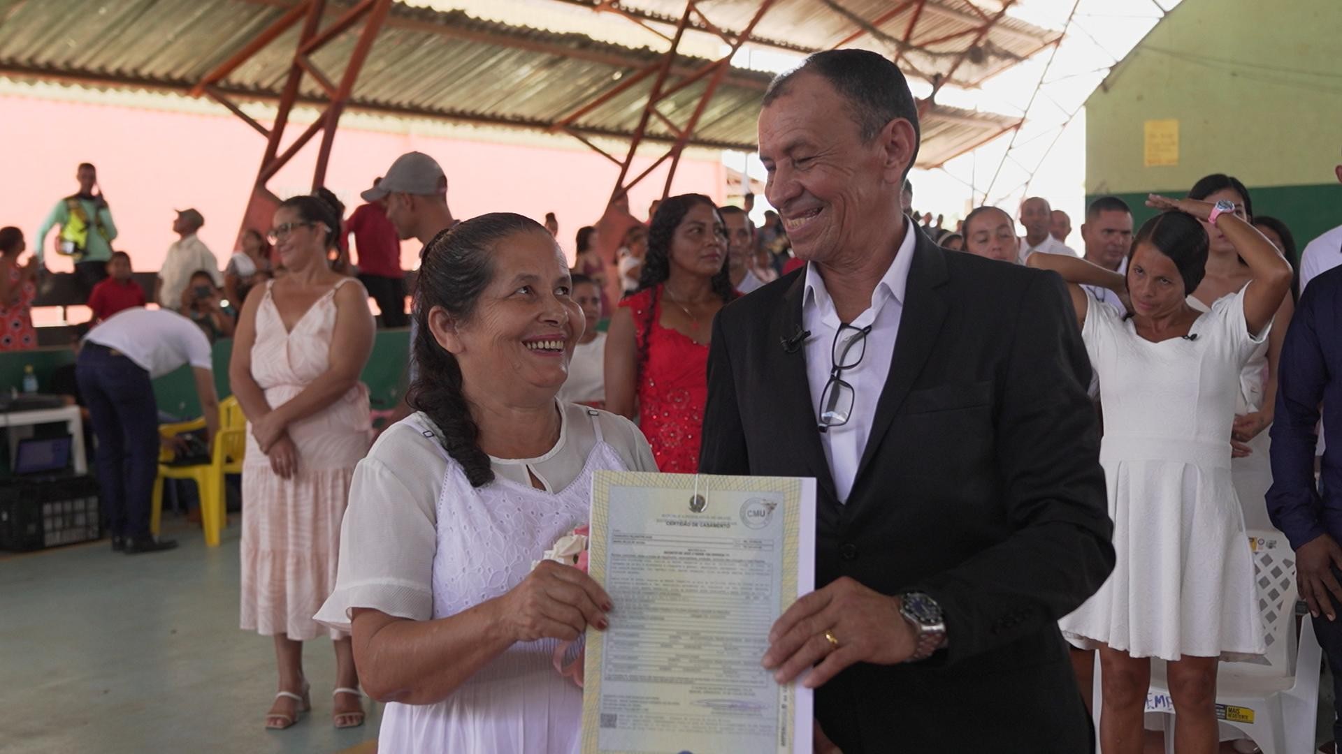 Casal oficializa união de 52 anos em casamento coletivo em Manoel Urbano, no Acre