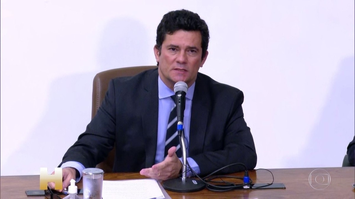 Celso de Mello envia à PGR pedidos de depoimento e de apreensão do celular de Bolsonaro