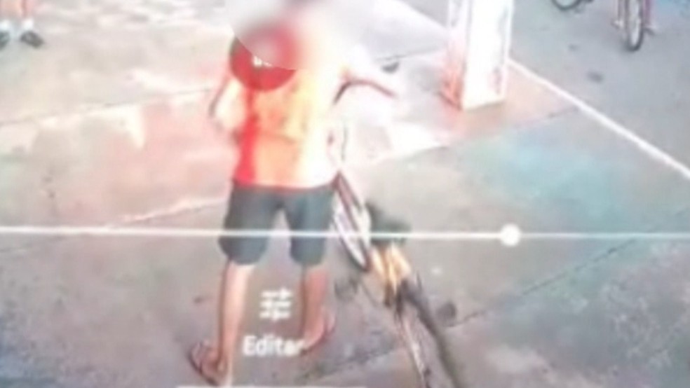 Adolescente afirmou ter ficado com dores após a agressão — Foto: Reprodução