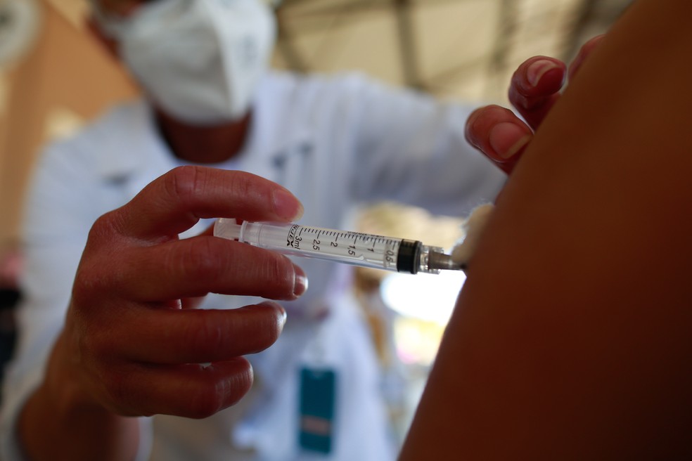 SP aplicou 4 milhões de doses da CoronaVac de lotes suspensos pela Anvisa; governo estadual diz que monitora vacinados | São Paulo | G1