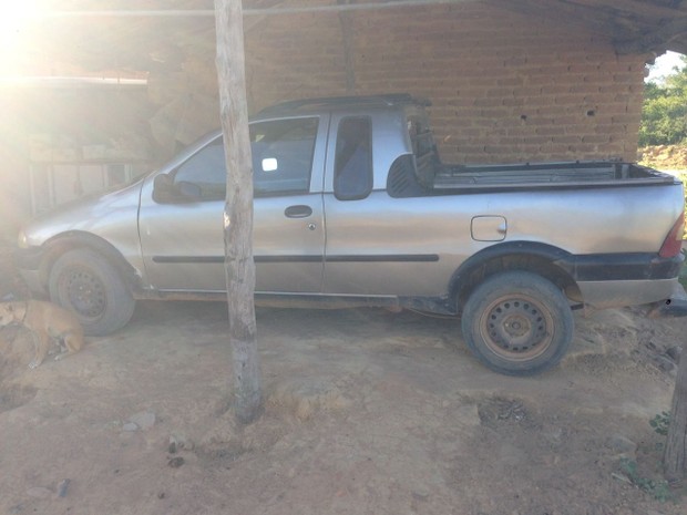 Carro utilizado para esconder e transportar o corpo da vítima até o rio Verde foi apreendido hoje, em operação (Foto: Polícia Civil/Divulgação)