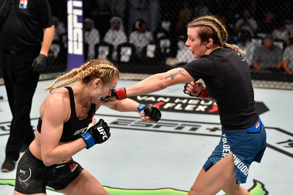 Joanne Calderwood golpeia Andrea Lee na sua vitÃ³ria no UFC 242 â?? Foto: Getty Images