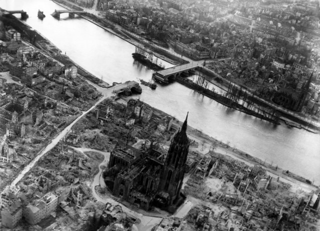 Visão aérea de Frankfurt em 1944 (Foto: Reprodução)