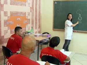 Escola com 68 alunos funciona no Presídio de Andradas (MG) (Foto: Reprodução EPTV)