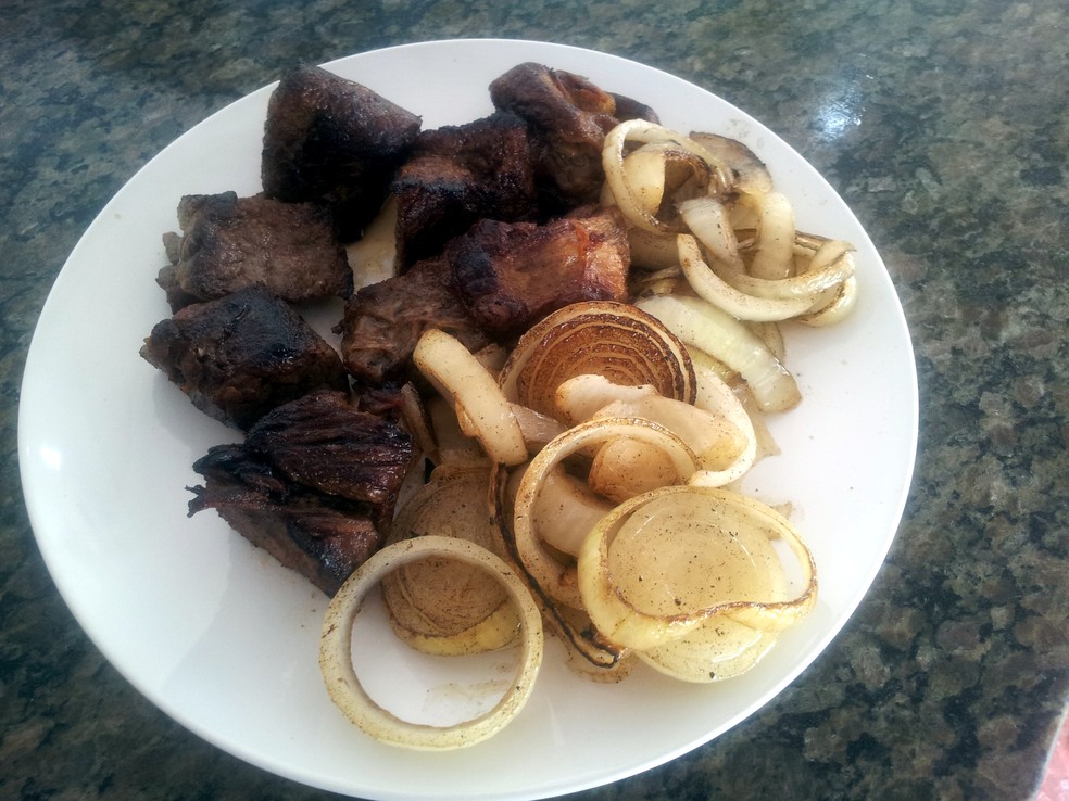 Como Fazer A Verdadeira Carne De Sol Receitas Receitas 1 kg de carne de sol 1 cebola cortada 3 dentes de alho amassados 1 pimentão cortado 1 tomate cortado modo de preparo. como fazer a verdadeira carne de sol
