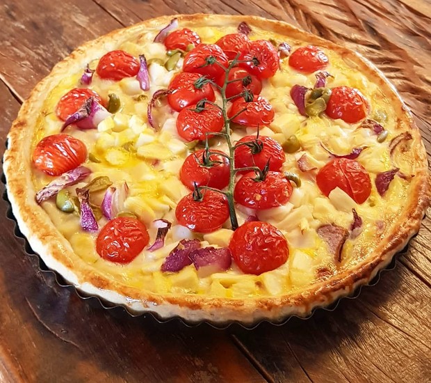 Torta de queijo, atum, palmito, cebola e tomates (Foto: Divulgação)