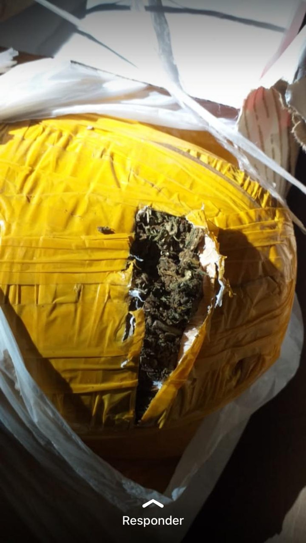 Droga estava no interior do veículo dos ocupantes  — Foto: Ascom/ PRF